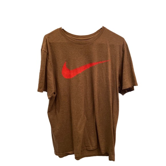 Nice High End NIKE Gray & Red Swoosh XL Men’s T-Shirt Mint - Picture 1 of 5